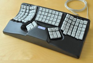 Maltron 3D Two Handed Keyboard - Black no trackball QWERTY Layout 90 USB connection