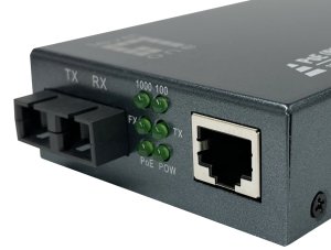 LevelOne RJ45 to SC Gigabit Media Converter, PoE PSE, Single-Mode Fiber, 20km